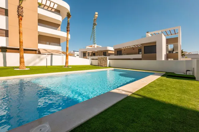Apartamento de 3 dormitorios en Punta Prima — 28