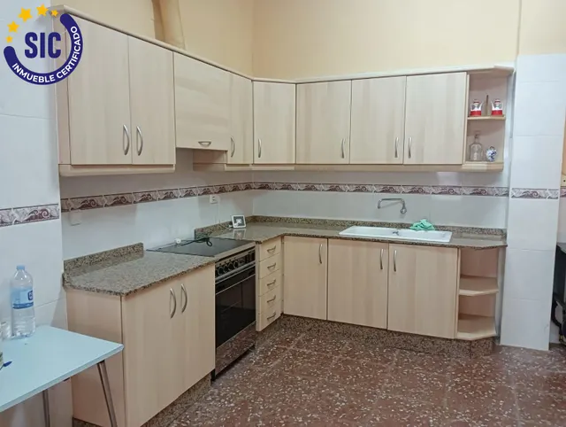 LOCAL COMERCIAL EN PROCESO DE CAMBIO A VIVIENDA CON PLAZA DE GARAJE — 2