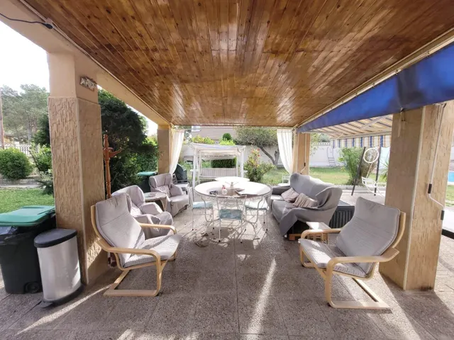 Impresionante Chalet con Amplio Terreno y Piscina en las Afu - foto 4