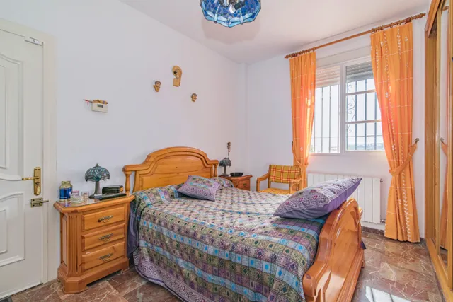 ¡Oportunidad Única! Se Vende Magnífica Casa en Esquina con Amplia Parcela — 20
