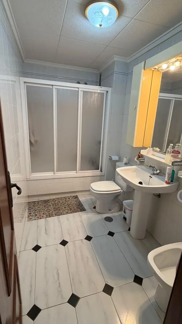 Apartamento con terraza, Alicante, Torrevieja, Playa de los Locos. 3 habitaciones, 116 m2, 30 metros del mar — 11