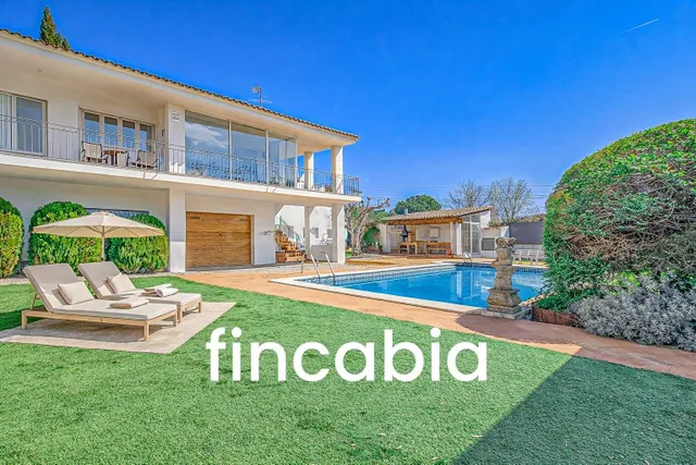 Casa aislada con piscina en venta en Santa Coloma de Farners - foto 3