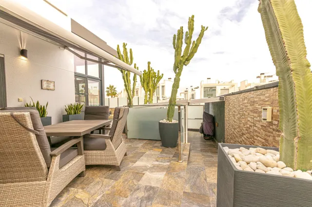 VILLA DE 3 DORMITORIOS Y 3 BAÑOS CON PISCINA EN LOMAS DE CABO ROIG, ORIHUELA COSTA — 14