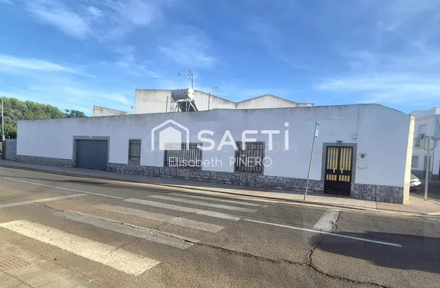 Casa en planta baja de esquina en Montijo: Terraza/Azotea co - foto 2