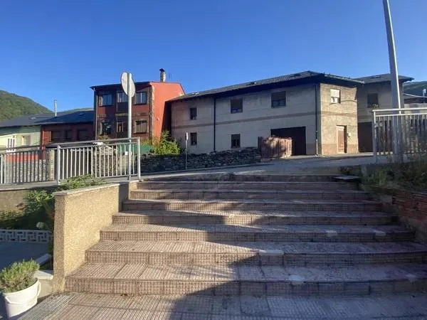 Se vende local en Cerredo, Degaña (Asturias) — 9
