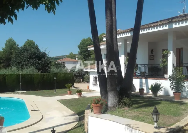 CHALET EN ONTINYENT CON PISCINA, JARDÍN Y AMPLIOS ESPACIOS - foto 3