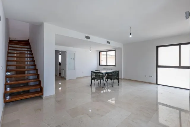 PRECIOSO CHALET EN LOMA VERDE — 11