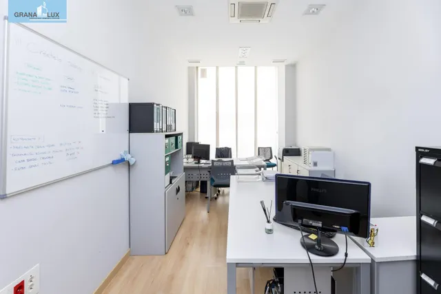 LOCAL COMERCIAL JUNTO AL CAMPUS DE LA SALUD — 13