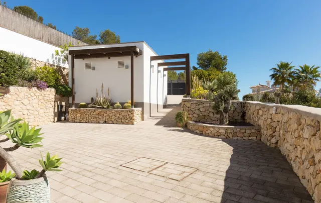 Villa Peñón. Villa con vistas panorámicas a la costa y orientación sur en venta en Benissa. — 20