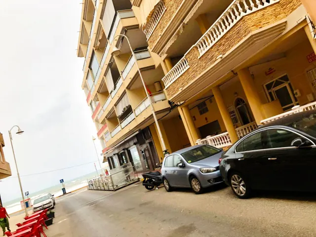 Alquiler de larga estancia en primera línea lateral de playa — 11