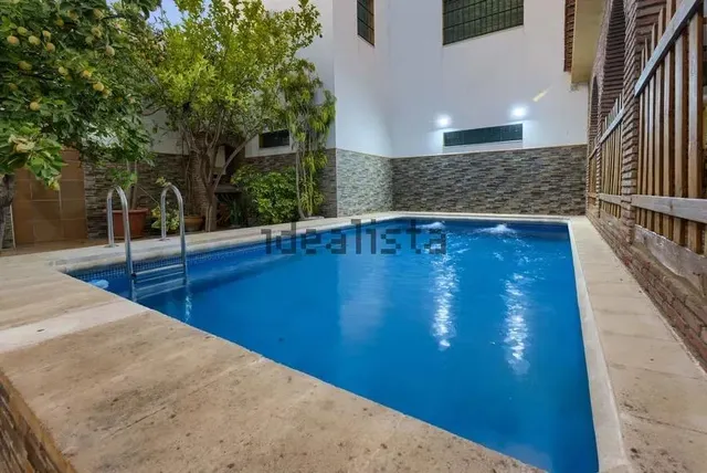 Chalet adosado en venta en Calle Bolivia — 13