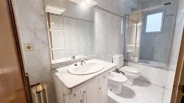 Venta en Calle MARROQUINA MORATALAZ — 20