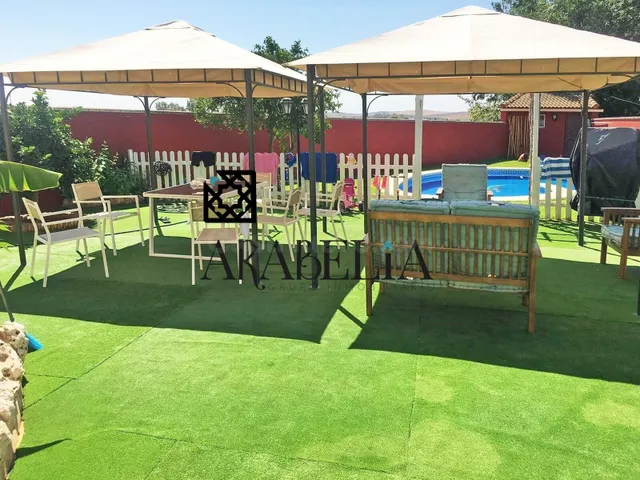 Chalet de 300m2 con piscina y Taller Mecánico profesional en - foto 3