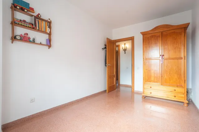 Almeria - cruz de caravaca: amplio triplex - 6 habitaciones + 3 baños + 1 aseo + garaje amplio + 2 salones + 2 cocinas + solarium — 41