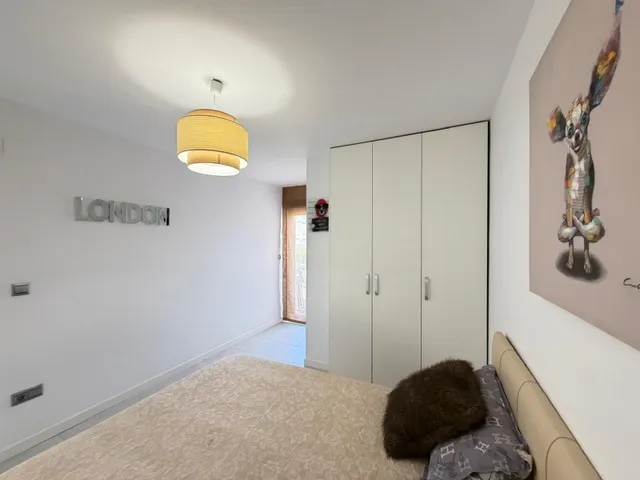 APARTAMENTO CON JARDÍN PRIVADO DE 30 M2 EN CAMPOAMOR. 3 DORM. 2 BAÑOS. CON PISCINA COMUN.SUPERFICIE DE 93 M2. — 40