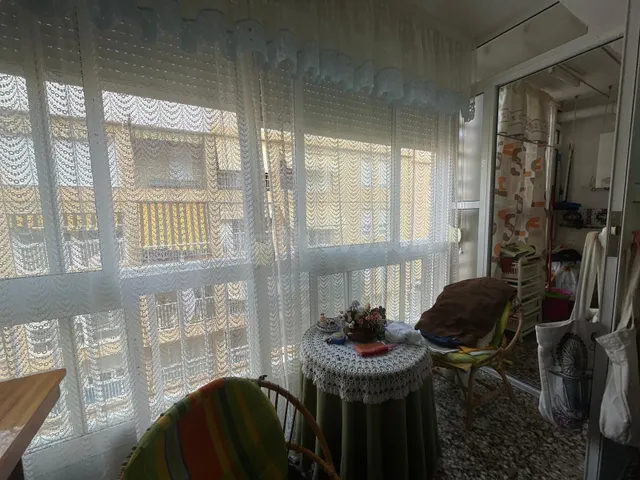 Apartamento de esquina, totalmente exterior y con terraza cerrada en Guardamar del Segura — 3