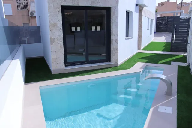 VILLA A ORILLAS DE LA PLAYA DE LA MATA – TORREVIEJA! — 16