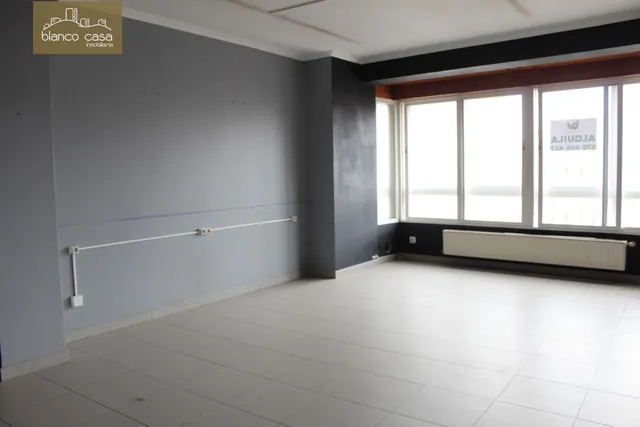 Oficina en el centro de Carballo por 350€