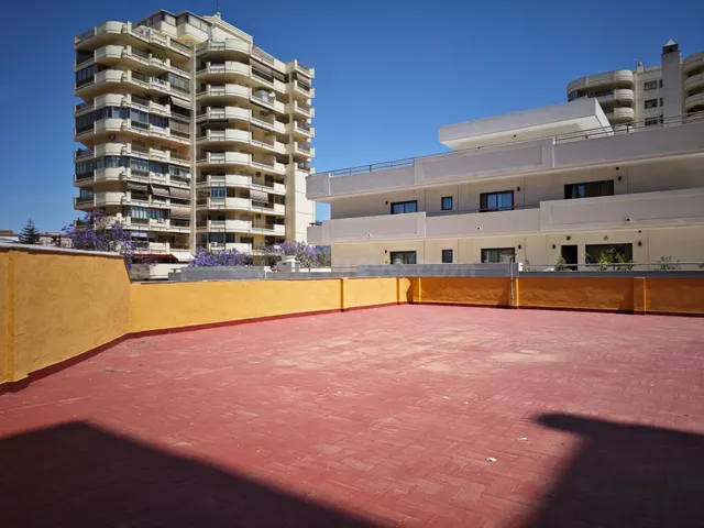 ALQUILER LARGA TEMPORADA, PLENO CENTRO FUENGIROLA 6 DORMITOR - foto 2