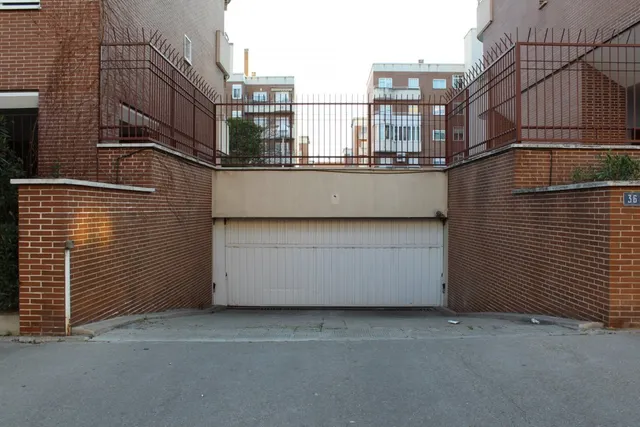 Plaza garaje en propiedad situada en Avda. Carmen Martín Gaite. — 5