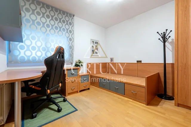 Casa adosada en venta en Passatge de Montbrió del Camp, Reus. — 29