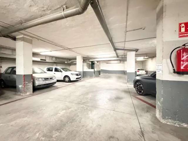 AMPLIA PLAZA DE GARAJE EN ZONA CRUZ ROJA — 8