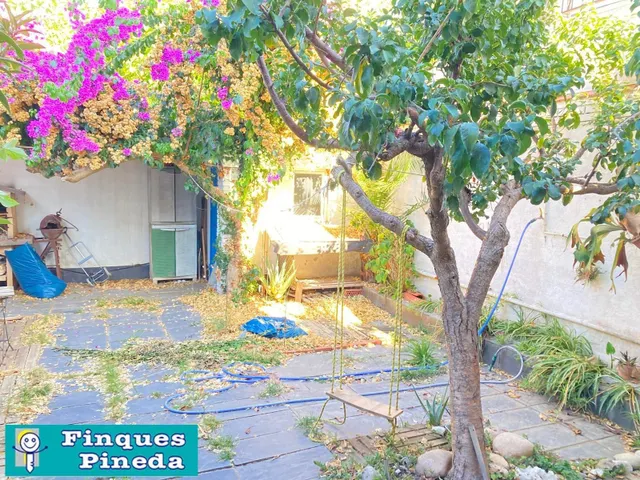 CASA PLANTA BAJA CON 2 VECINOS CON JARDÍN — 21