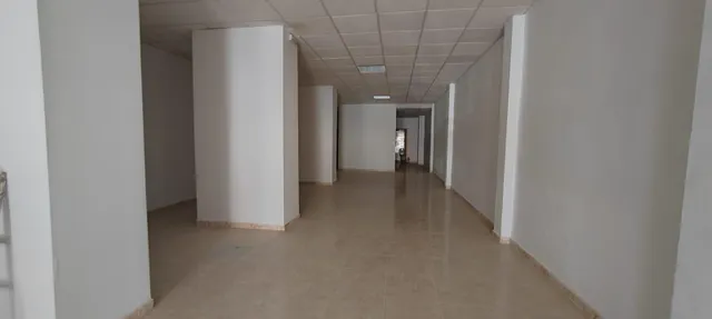 SE VENDE LOCAL CENTRICO , JUNTO TRAFICO Y DIPUTACION — 7