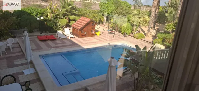 Elegante chalet con maravilloso jardín y vistas privilegiadas. — 39