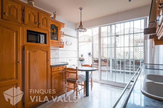 Casa con garaje para 5 coches, 2 terrazas y amplios espacios familiares — 14