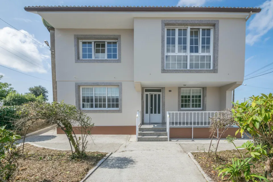 Amplia Casa + otra vivienda + anexo en Venta en Ardemil, Ordes