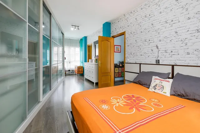 ¡Tu nuevo hogar te espera en Churriana de la Vega! Casa adosada con patio, garaje y futura parada de metro a pocos pasos. — 17