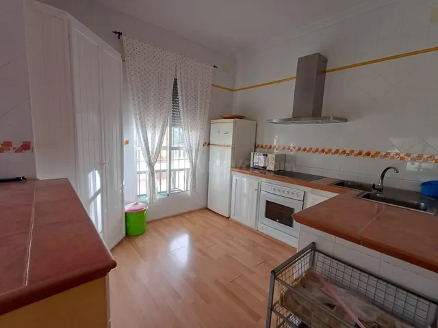 Exclusiva parcela con chalet independiente en Urbanización L - foto 4