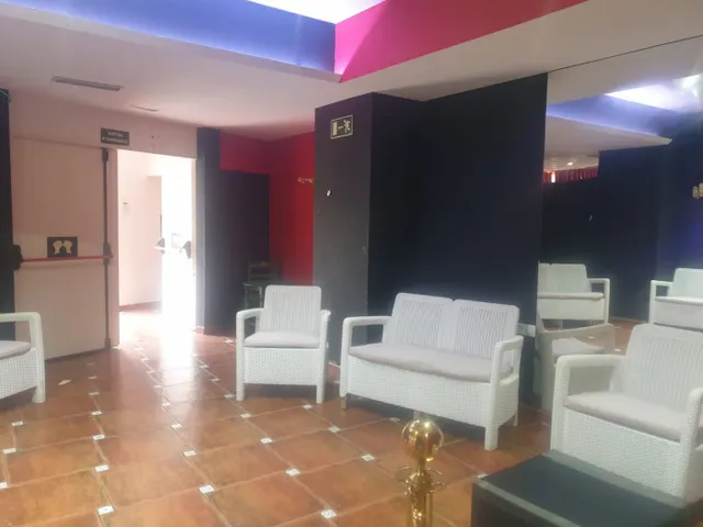 Local / Salón de fiestas en ZONA TURISTICA - — 17