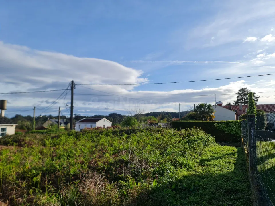 PARCELA URBANA EN MAIANCA (OLEIROS)