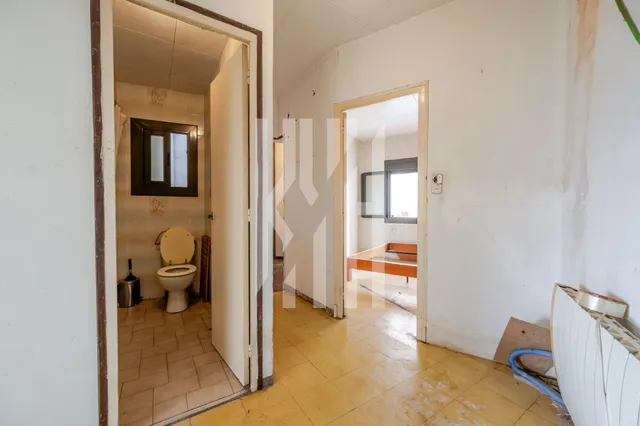Casa con local a reformar en anglés — 20