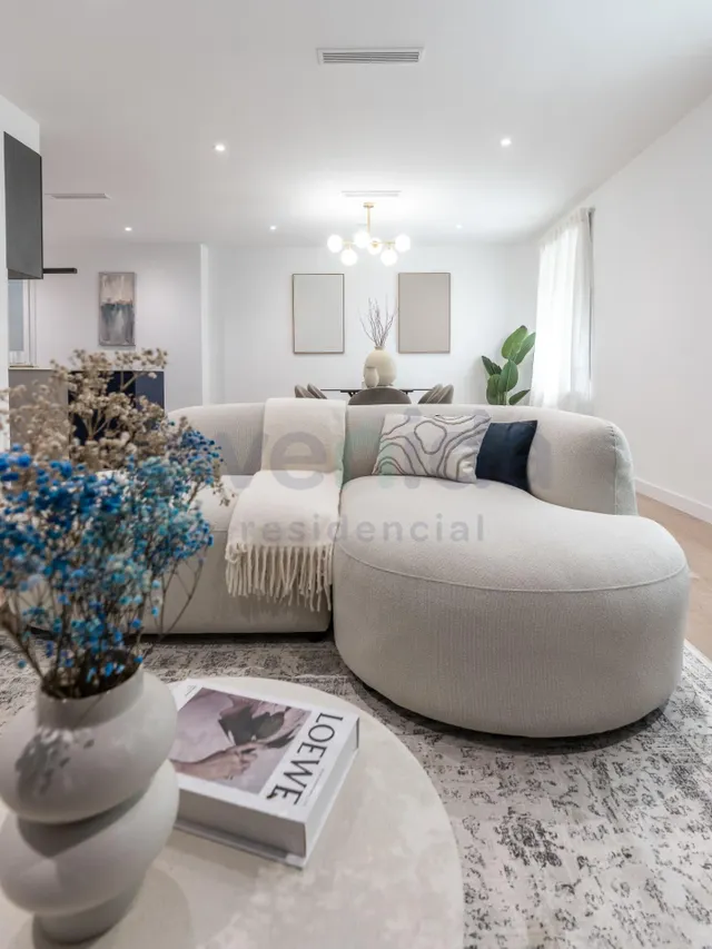 Elegante vivienda reformada de 3 dormitorios en Calle Bailén — 17