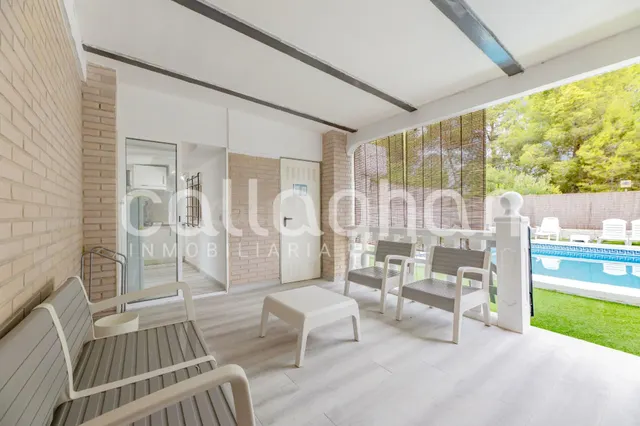 843 m2 de parcela, piscina y una casa pensada para disfrutar - foto 4