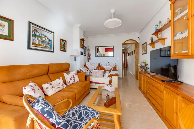 Encantador Apartamento de 2 dormitorios y 1 baño con piscina comunitaria — 8
