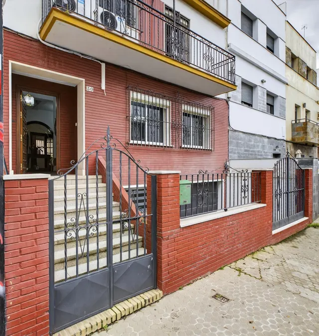 Amplia Casa en Venta en Luis Montoto - Santa Justa, Sevilla - foto 2