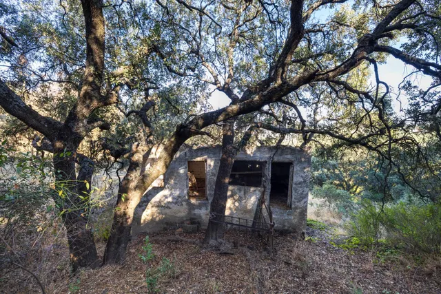 En uno de los pueblos más bonitos de España, finca ideal para rehabilitar y usar como alojamiento turístico — 17