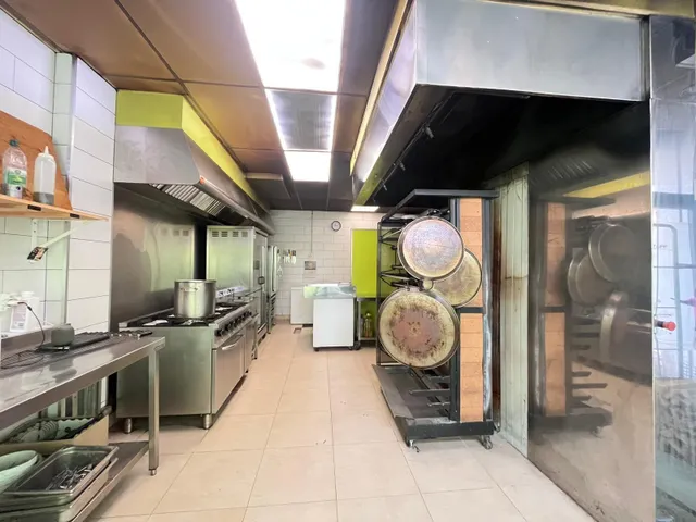 Traspaso de local Restaurante en calle Peatonal — 20