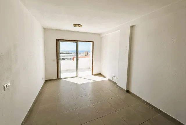 Acogedor apartamento con terraza y vistas al mar en Playa de las Américas — 2