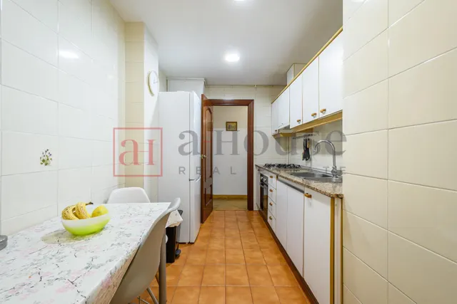 Luminoso piso con balcón en les corts — 8