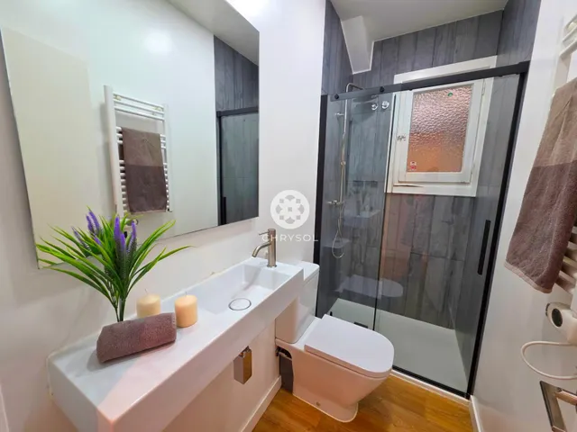 Fantástica vivienda reformada situada en calle Córcega con Nápoles. — 11