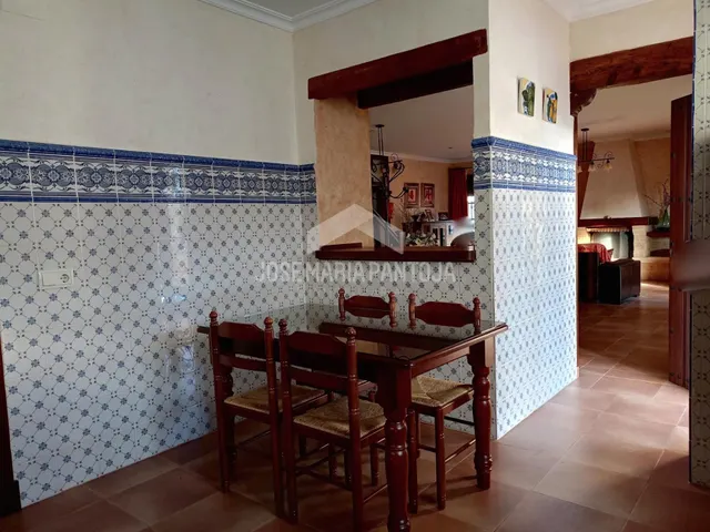 CHALET CON PISCINA EN JUNTA DE LOS RIOS — 7