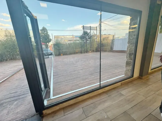 Local comercial 1 habitación 185m² en alquiler - Valdelacasa — 5