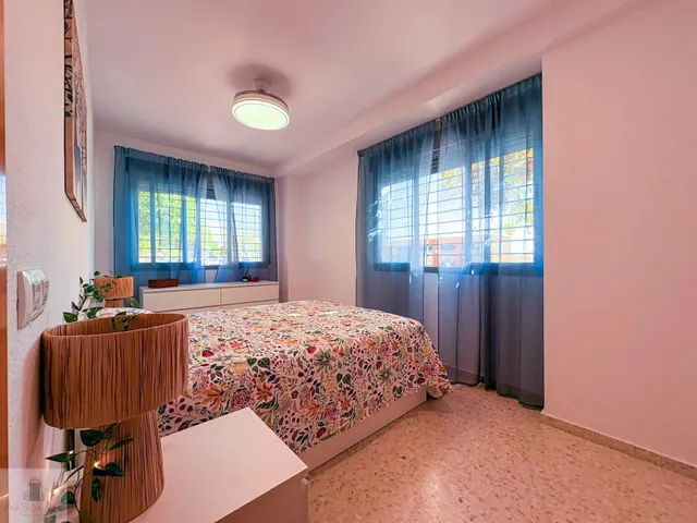 Apartamento de 2 dormitorios con patio, garaje y trastero en Ronda Sur — 28