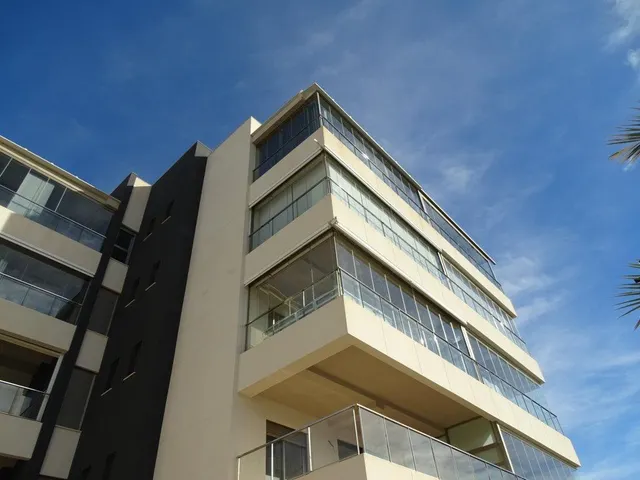 LUJOSO ÁTICO CON ESPECTACULAR TERRAZA Y SOLARIUM — 3