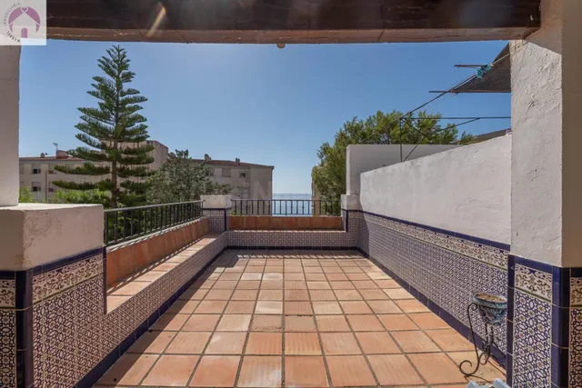 PRECIOSA CASA EN URBANIZACION PRIVADA VELILLA ALMUÑECAR PLAY